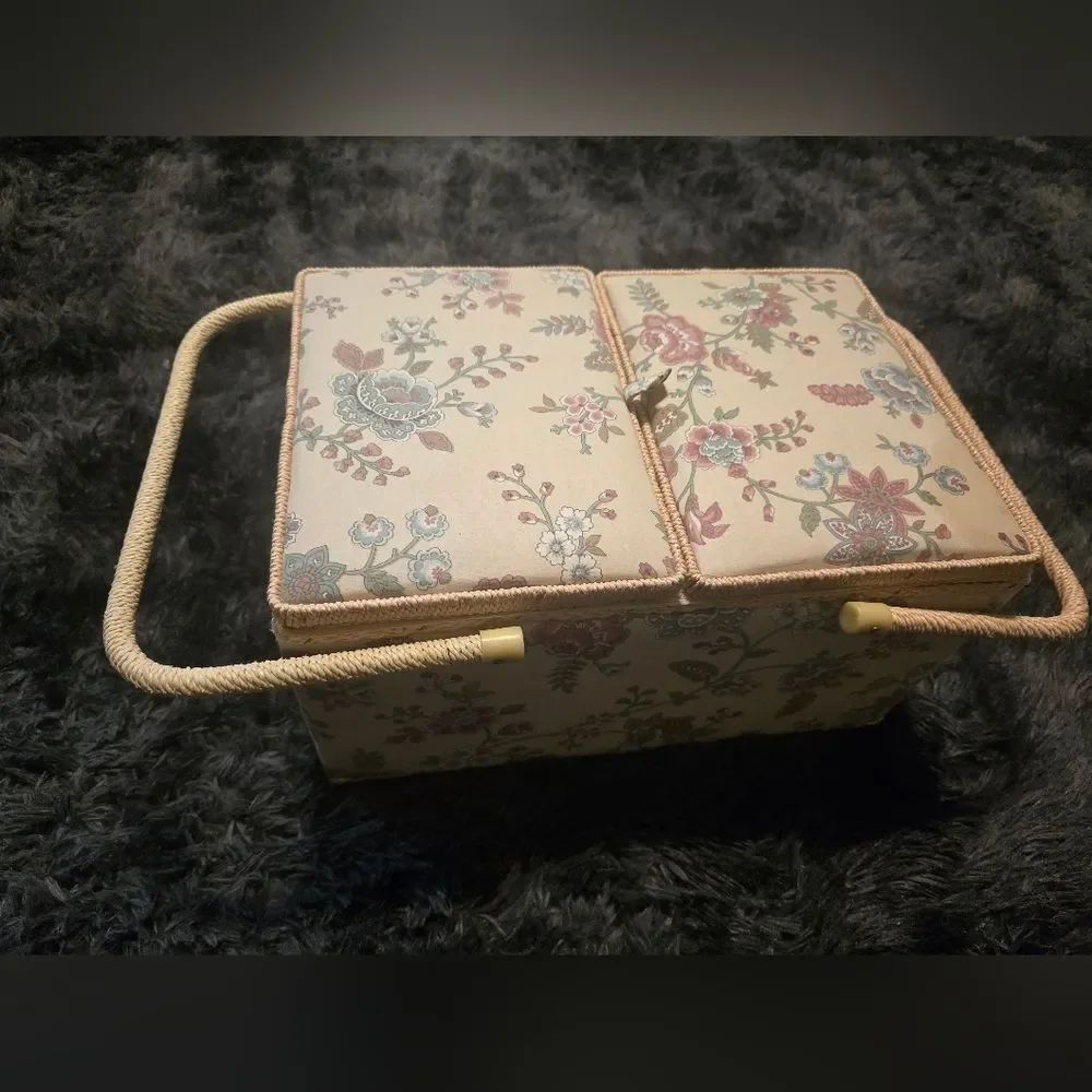NWOT Vintage Floral Cream Storage Basket